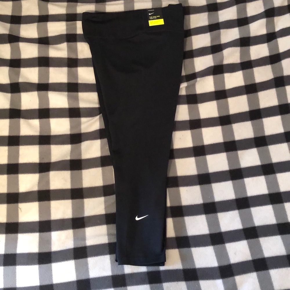 NWT Nike mid rise crop length Dri-Fit “yoga pants”